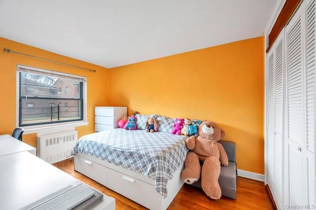 196-72 69th Ave 1 FL, Fresh Meadows, NY 11365