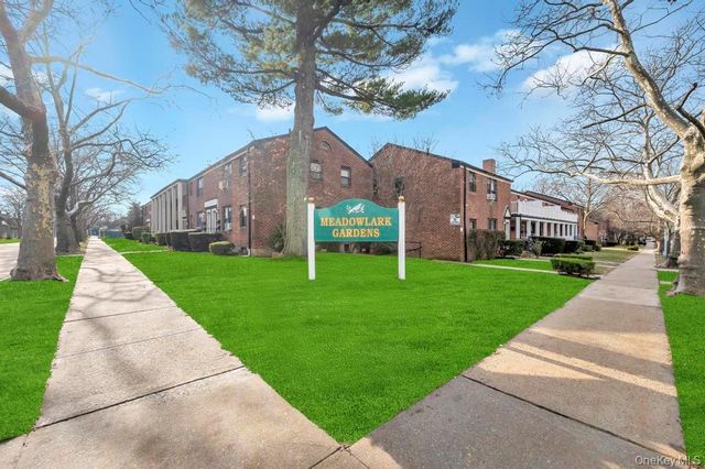 196-72 69th Ave 1 FL, Fresh Meadows, NY 11365