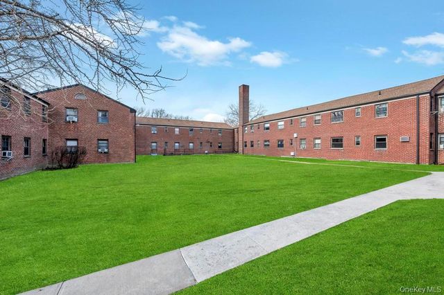 196-72 69th Ave 1 FL, Fresh Meadows, NY 11365