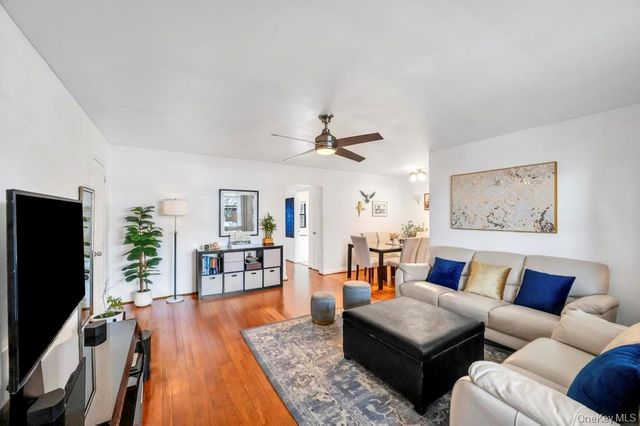 196-72 69th Ave 1 FL, Fresh Meadows, NY 11365