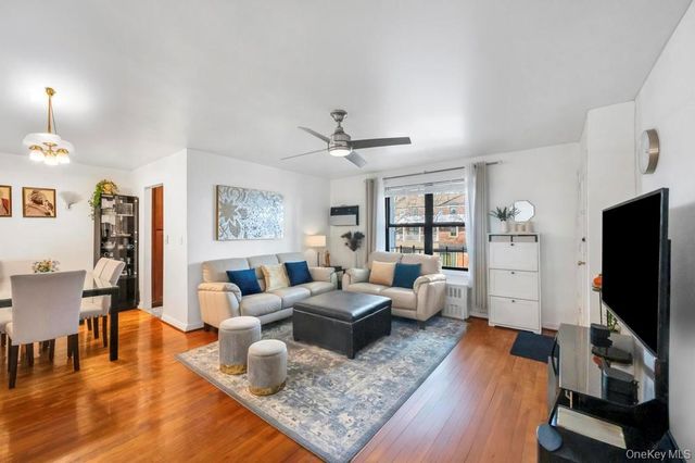 196-72 69th Ave 1 FL, Fresh Meadows, NY 11365