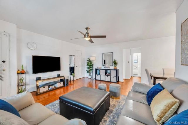 196-72 69th Ave 1 FL, Fresh Meadows, NY 11365