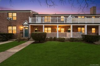 196-72 69th Ave 1 FL, Fresh Meadows, NY 11365