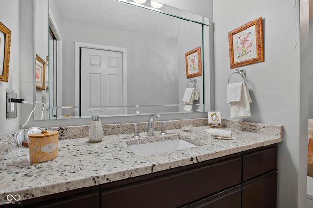 9158 West Point Place, Indianapolis, IN 46268