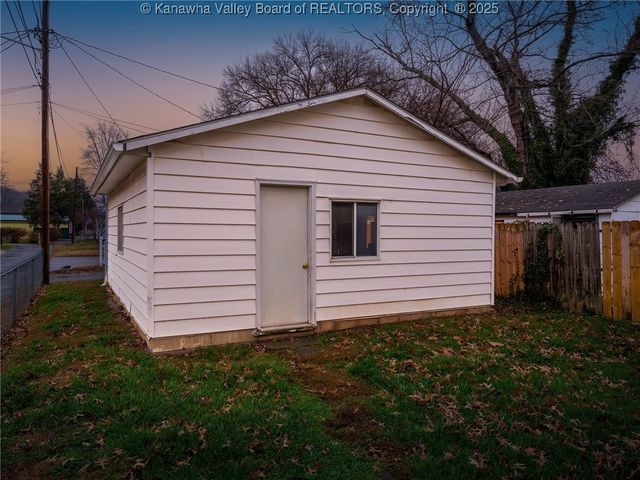 109 18th Street, Dunbar, WV 25064