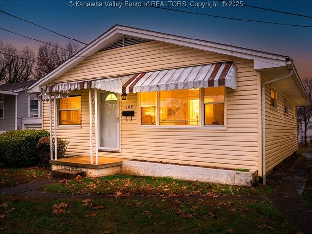 109 18th Street, Dunbar, WV 25064