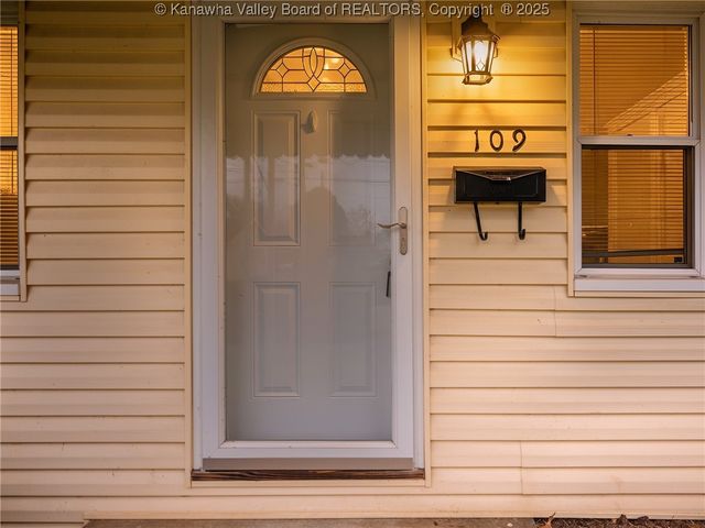 109 18th Street, Dunbar, WV 25064