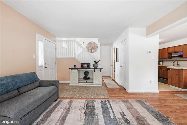 2 HORSESHOE DR, Douglassville, PA 19518