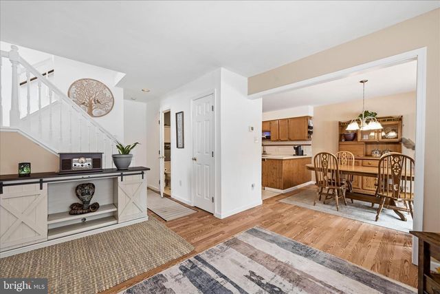 2 HORSESHOE DR, Douglassville, PA 19518