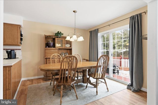 2 HORSESHOE DR, Douglassville, PA 19518