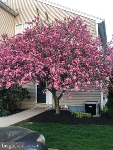 2 HORSESHOE DR, Douglassville, PA 19518