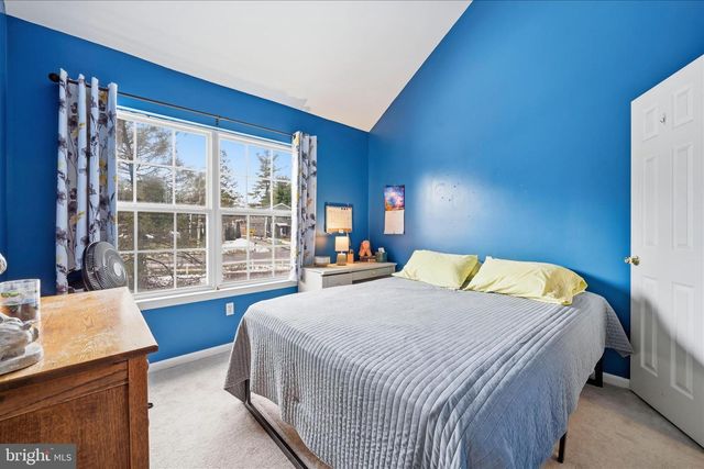 2 HORSESHOE DR, Douglassville, PA 19518