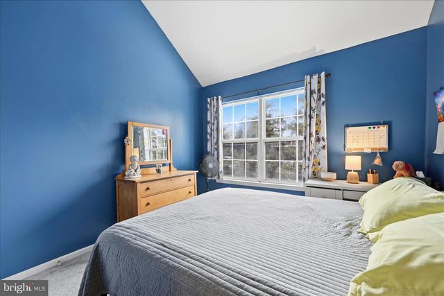 2 HORSESHOE DR, Douglassville, PA 19518