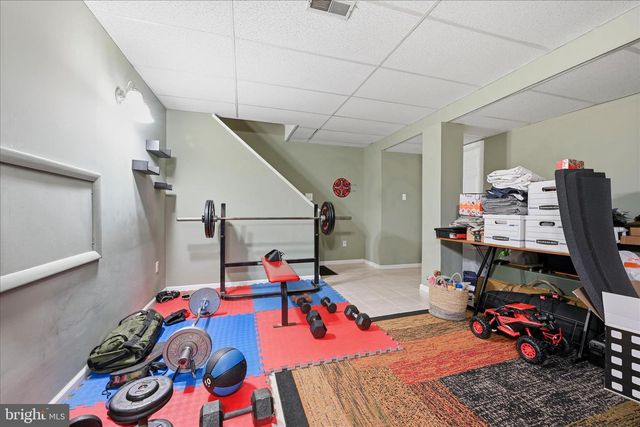 2 HORSESHOE DR, Douglassville, PA 19518