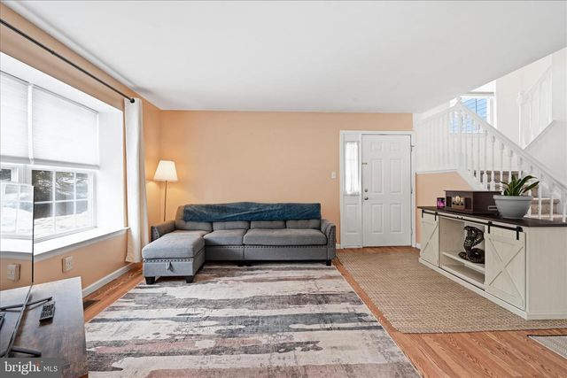 2 HORSESHOE DR, Douglassville, PA 19518