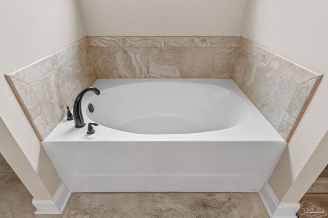 2145 Angels Ridge Cv, Cantonment, FL 32533