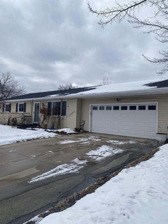 2007 WISCONSIN STREET, Oshkosh, WI 54901