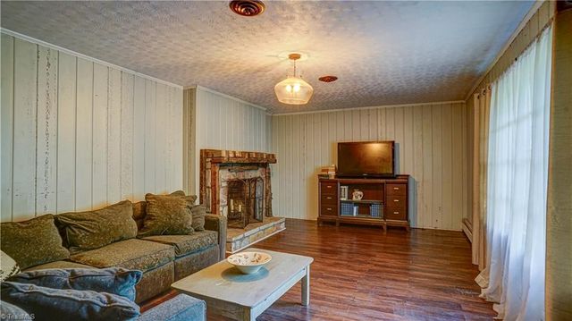 218 Westwood Drive, Kernersville, NC 27284