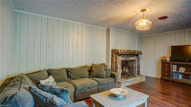 218 Westwood Drive, Kernersville, NC 27284