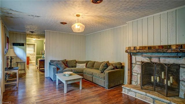 218 Westwood Drive, Kernersville, NC 27284