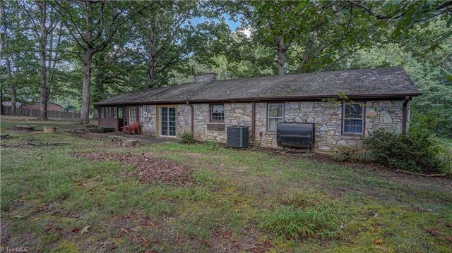 218 Westwood Drive, Kernersville, NC 27284
