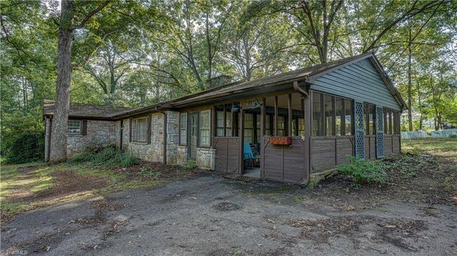 218 Westwood Drive, Kernersville, NC 27284