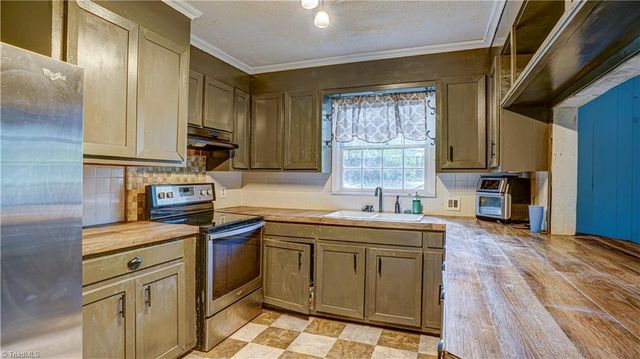 218 Westwood Drive, Kernersville, NC 27284