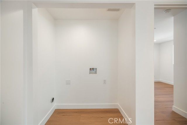 6937 Jellico Avenue, Los Angeles, CA 91406