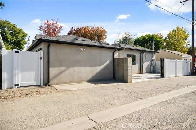 6937 Jellico Avenue, Los Angeles, CA 91406