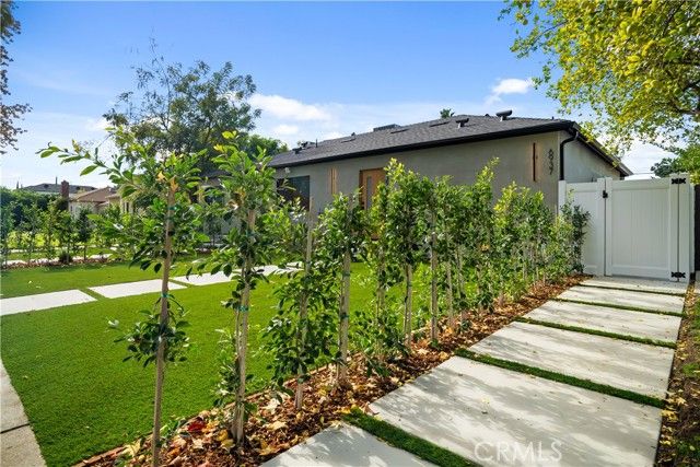 6937 Jellico Avenue, Los Angeles, CA 91406