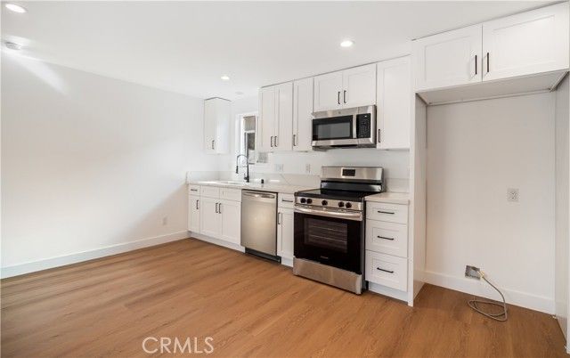 6937 Jellico Avenue, Los Angeles, CA 91406