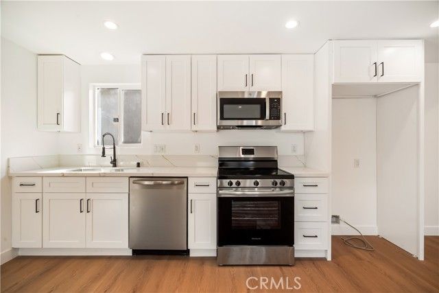 6937 Jellico Avenue, Los Angeles, CA 91406