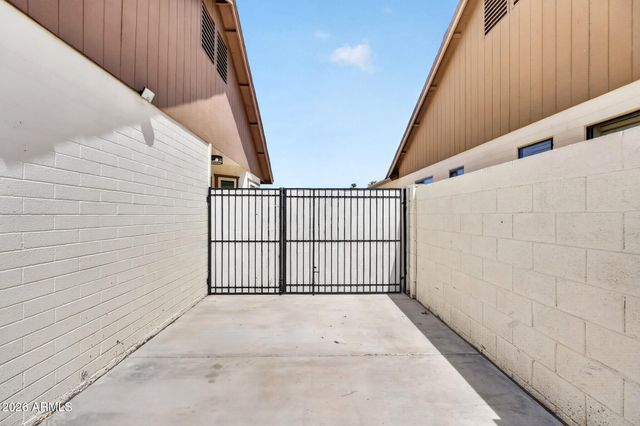 1111 N 64TH Street 10, Mesa, AZ 85205