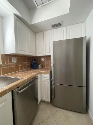 1202 Palm Trail 6, Delray Beach, FL 33483