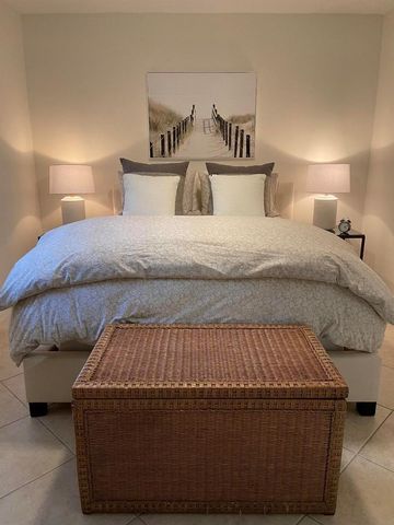 1202 Palm Trail 6, Delray Beach, FL 33483