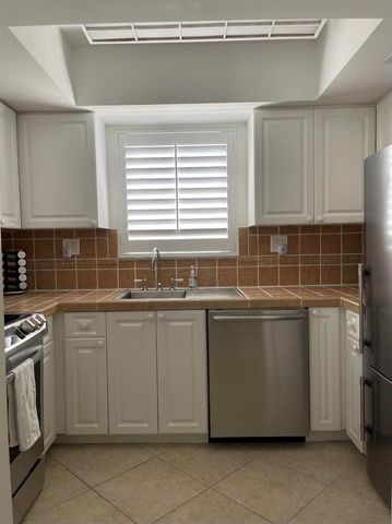 1202 Palm Trail 6, Delray Beach, FL 33483