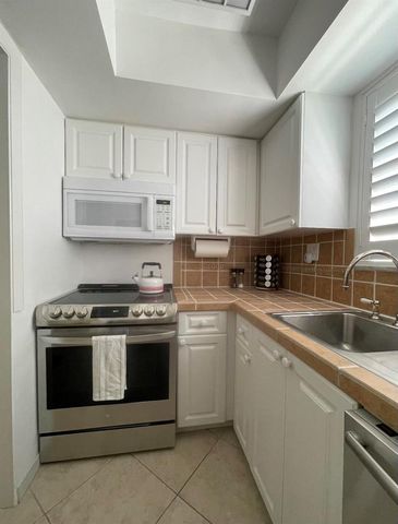 1202 Palm Trail 6, Delray Beach, FL 33483
