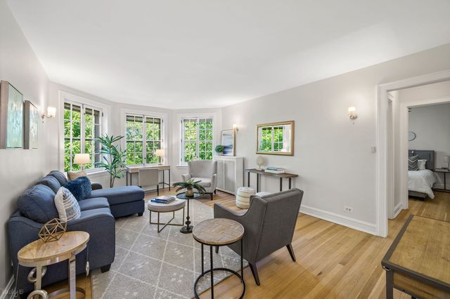 1218 Central Street 3S, Evanston, IL 60201