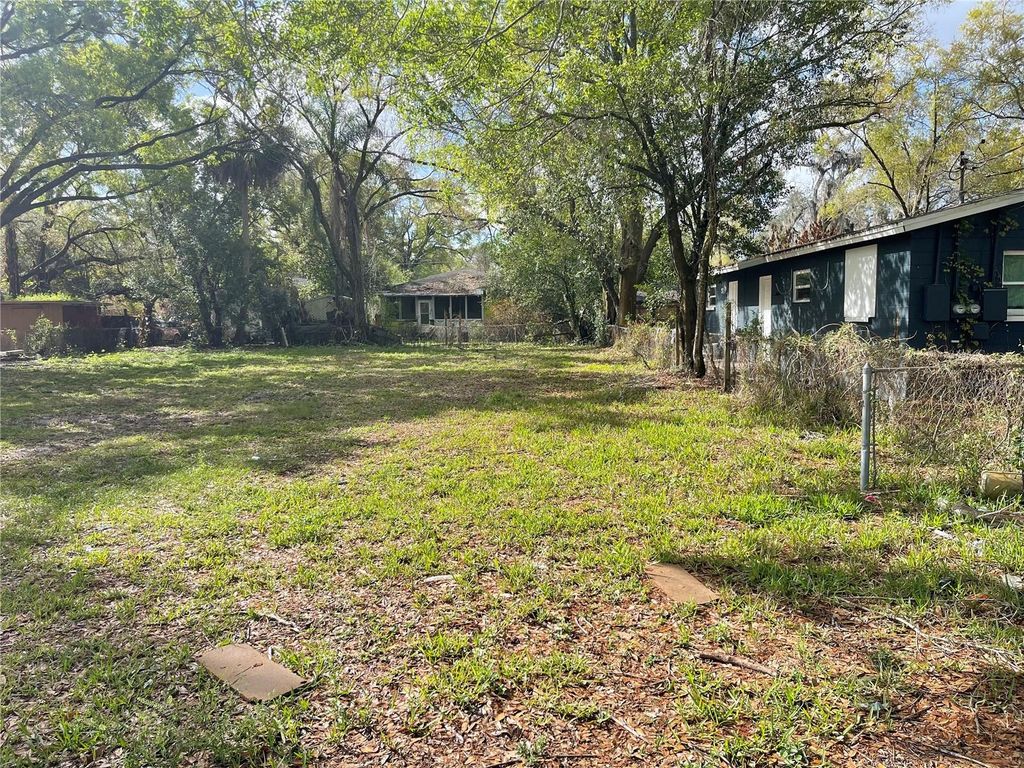 Image 5 of property listing at 1705 E NOME STREET, Tampa, FL 33604