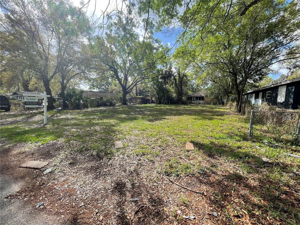 Image 6 of property listing at 1705 E NOME STREET, Tampa, FL 33604