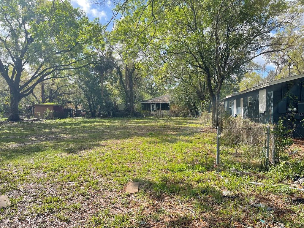 Image 9 of property listing at 1705 E NOME STREET, Tampa, FL 33604