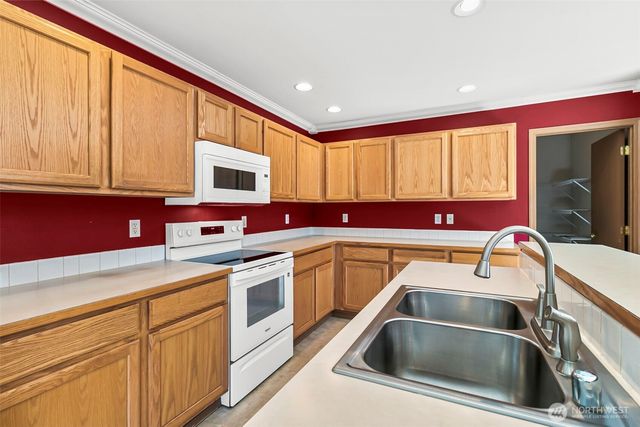 13707 116th Avenue Ct E, Puyallup, WA 98374