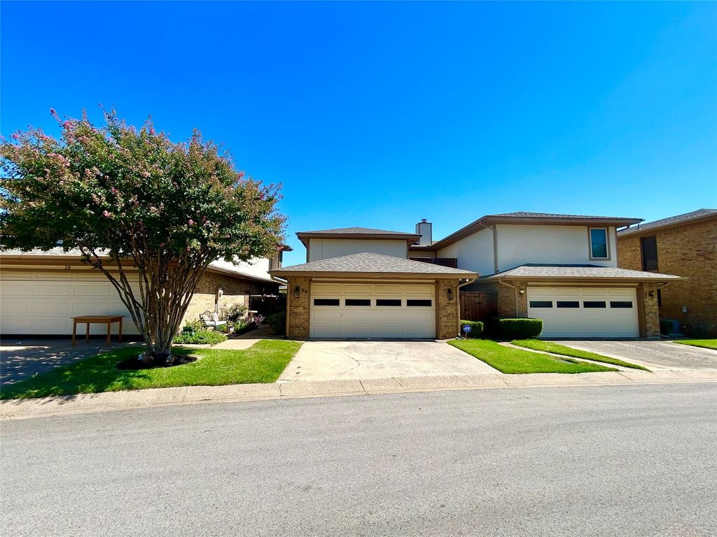 31 Morrow Drive, Bedford, TX 76021