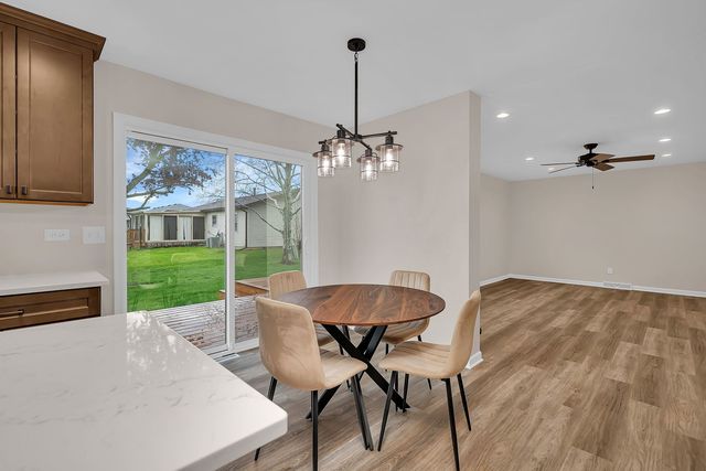 2380 Chestnut Lane, Morris, IL 60450