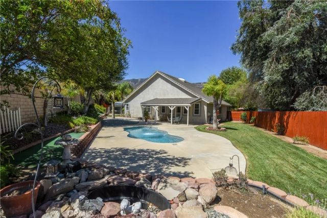 32720 Royal Oak Ln, Lake Elsinore, CA 92530