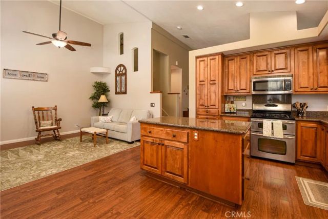 32720 Royal Oak Ln, Lake Elsinore, CA 92530