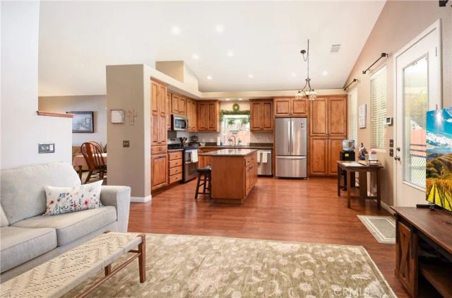 32720 Royal Oak Ln, Lake Elsinore, CA 92530