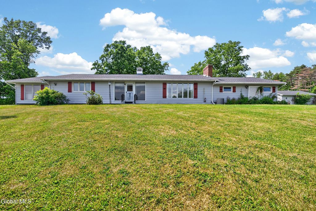 53 Sharon Lane, Schodack, NY 12063