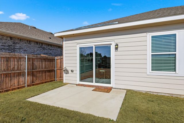 1545 Shadow Hawk Drive, Fort Worth, TX 76052