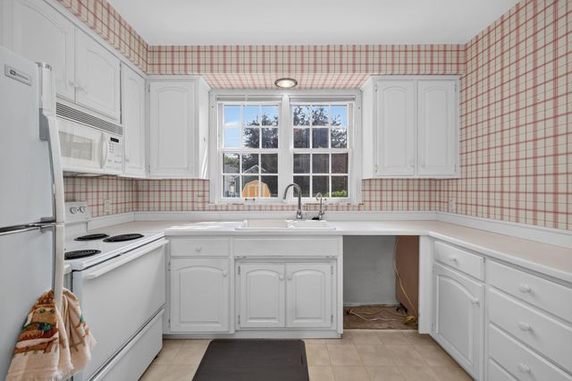 1546 8th Street S, Fargo, ND 58103
